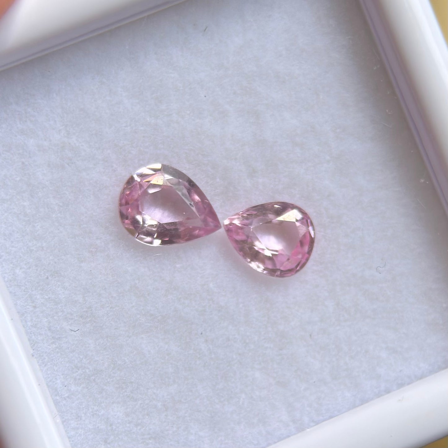 0.73 ct/ 2Pcs Natural Pink Spinel Vietnam. Pear Shape. No Treatment.