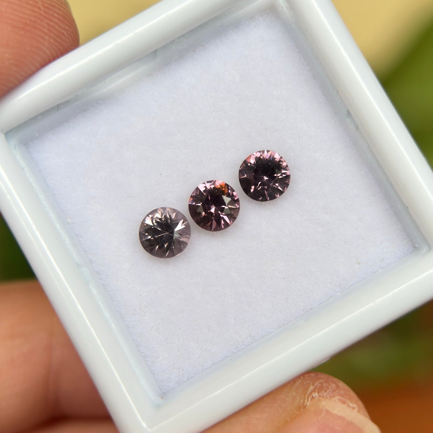 0,80ct/3Pcs Natural Brownish Pink Spinel Vietnam. Round Shape.