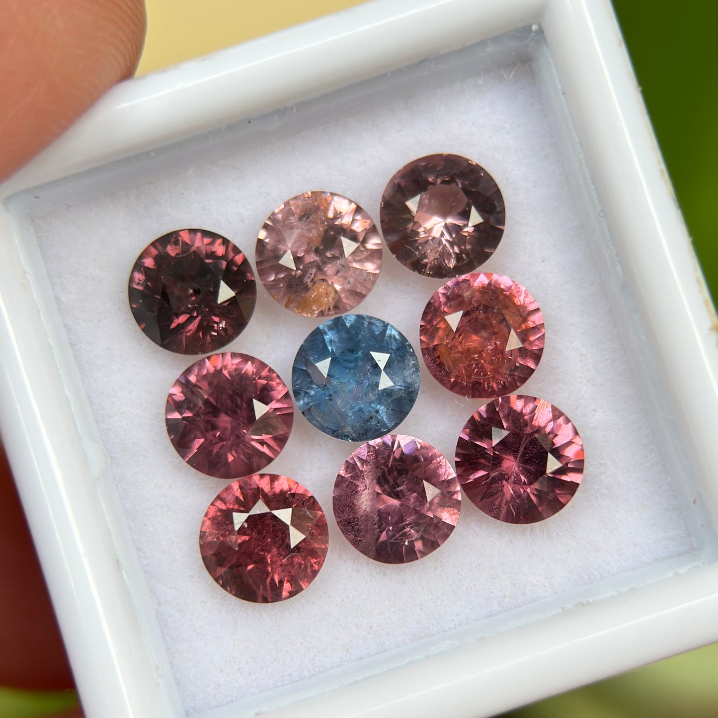 5,65ct/9Pcs Natural Mix Color Spinel Vietnam. Round Shape.