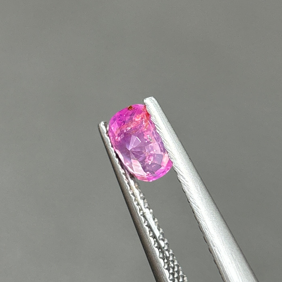 0,76ct Natural Pink Sapphire Vietnam. Cushion Shape. No Treatment Sapphire Luc Yen.