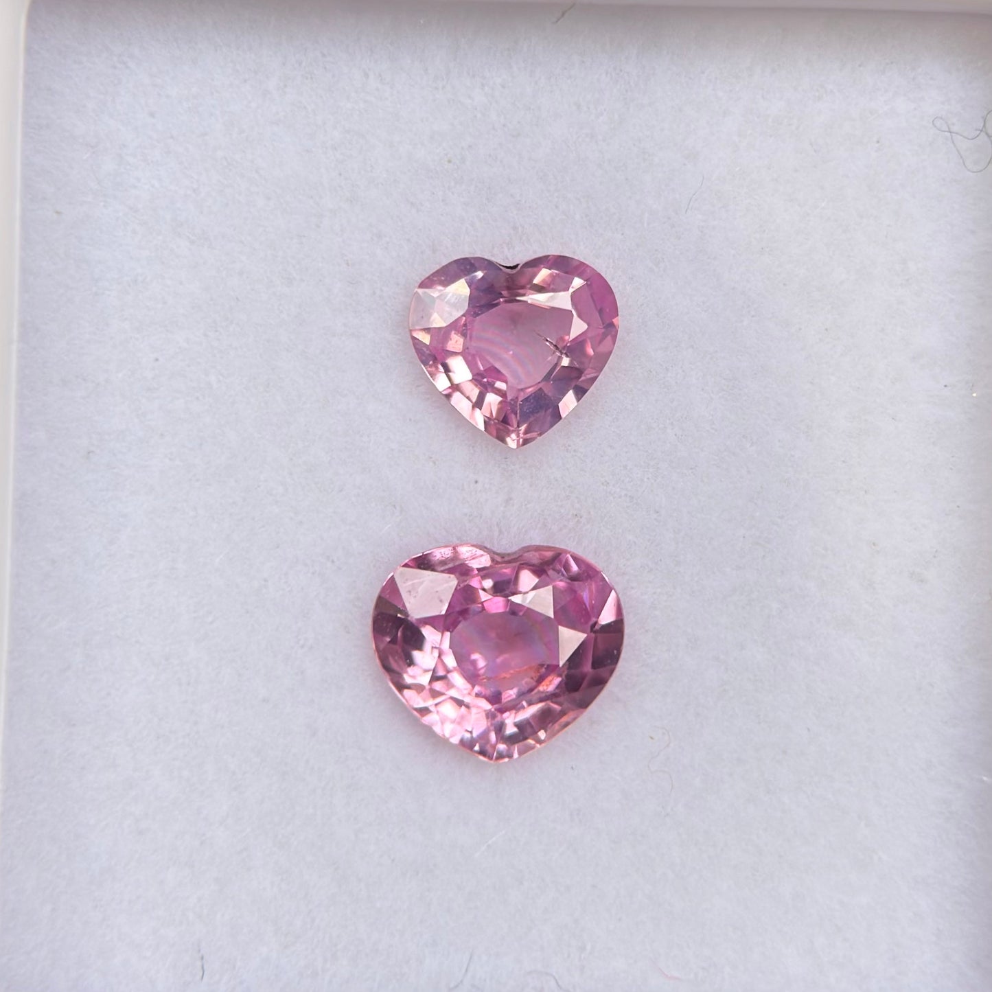 1.06ct/2Pcs Natural Pink Sapphire Vietnam.