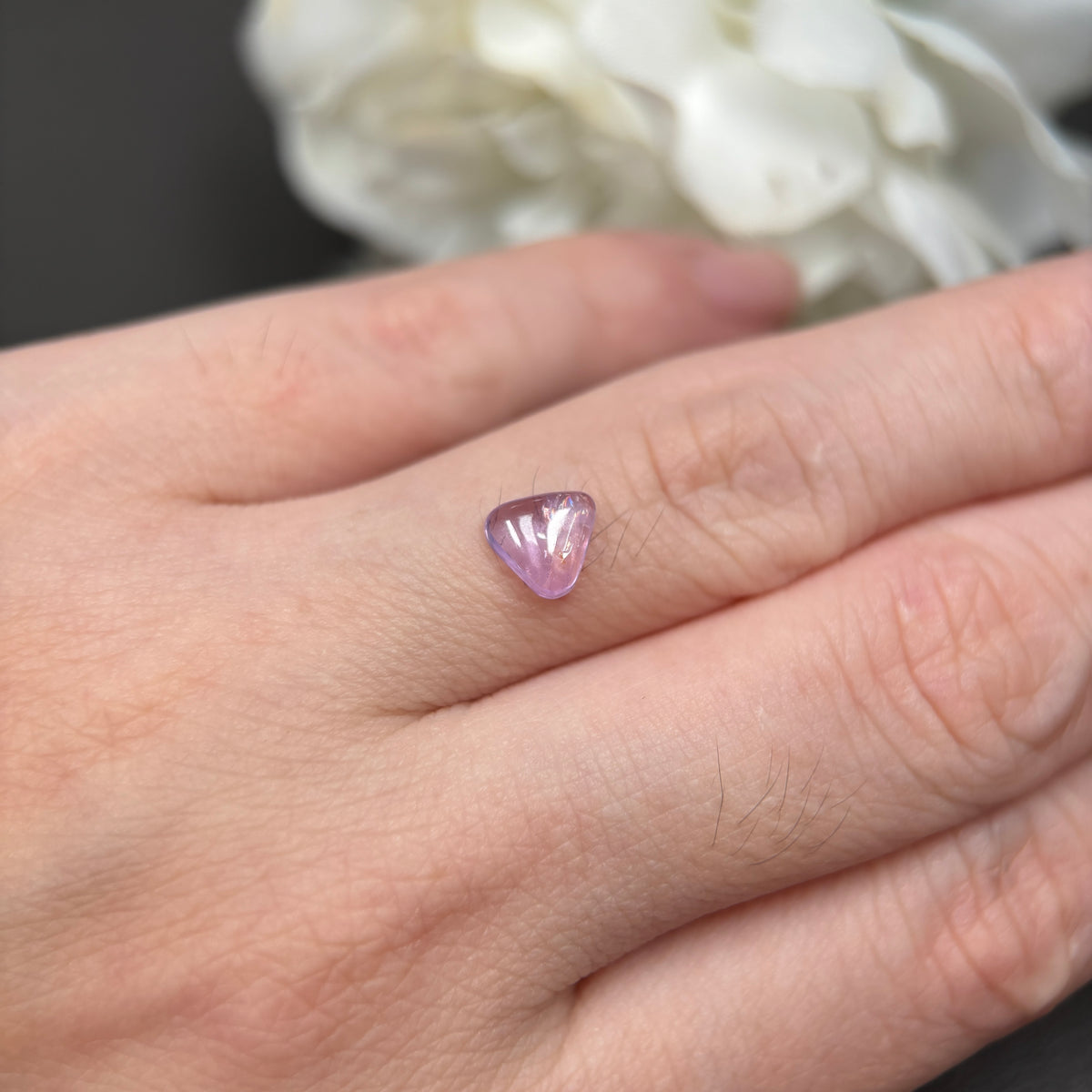 1,0ct Natural Light Pink Cacbochon Sapphire Viet Nam. No Treatment Sapphire Luc Yen.