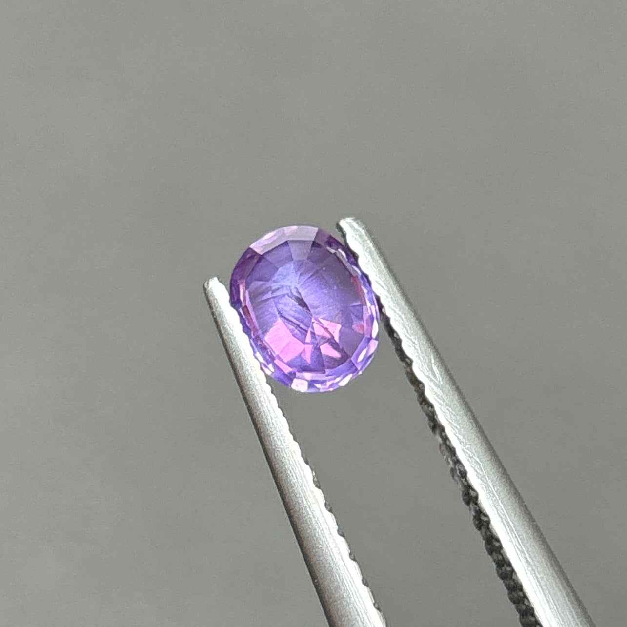 0,70ct Natural Purple Sapphire Vietnam. Cushion Shape. No Treatment Sapphire Luc Yen.