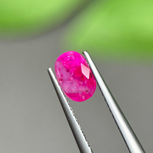 1,40ct Natural Ruby Viet Nam. Cushion Shape. No Treatment Ruby Luc Yen.