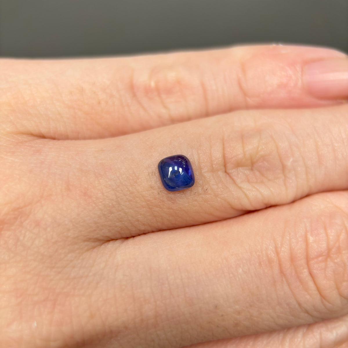 0,73ct Natural Blue Cacbochon Sapphire Viet Nam. No Treatment Sapphire Luc Yen.