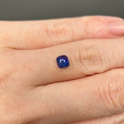0,73ct Natural Blue Cacbochon Sapphire Viet Nam. No Treatment Sapphire Luc Yen.