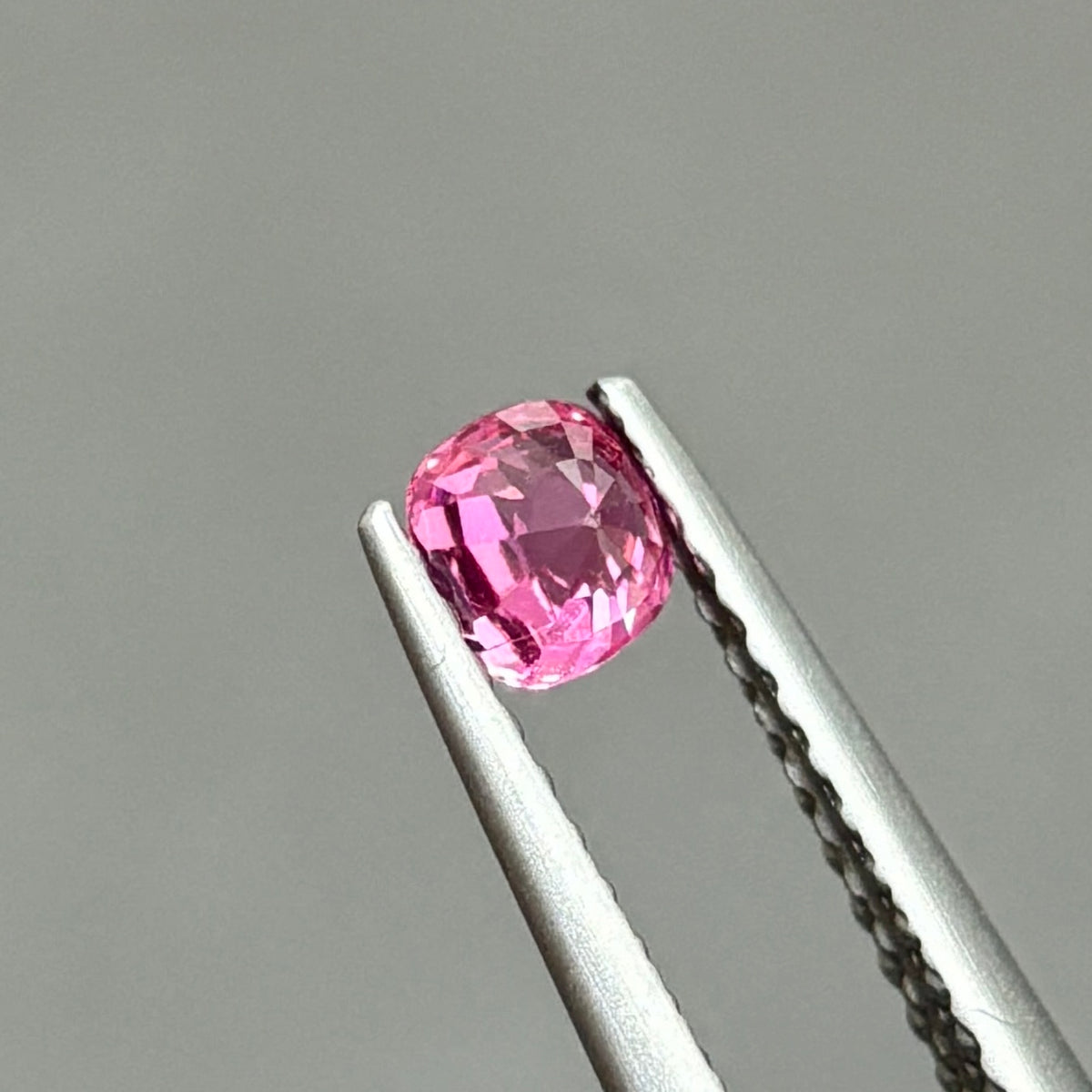 0,33ct Natural Pink Spinel Viet Nam. Cushion Shape. No Treatment Spinel Luc Yen.