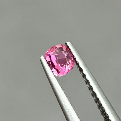 0,33ct Natural Pink Spinel Viet Nam. Cushion Shape. No Treatment Spinel Luc Yen.