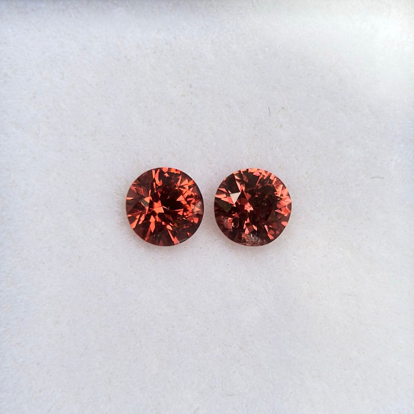 0,59ct/2Pcs Natural Brownish Orange Spinel Vietnam. Round Shape.