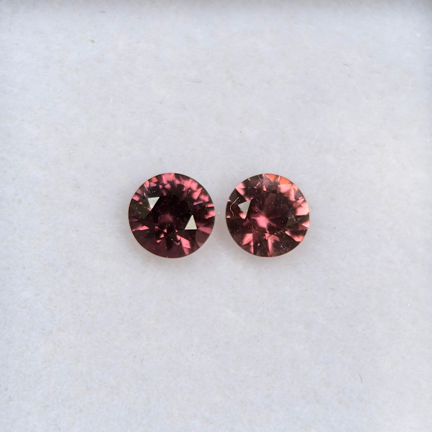 0,52 ct/ 2Pcs Natural Brownish Pink Spinel Vietnam. Round Shape.