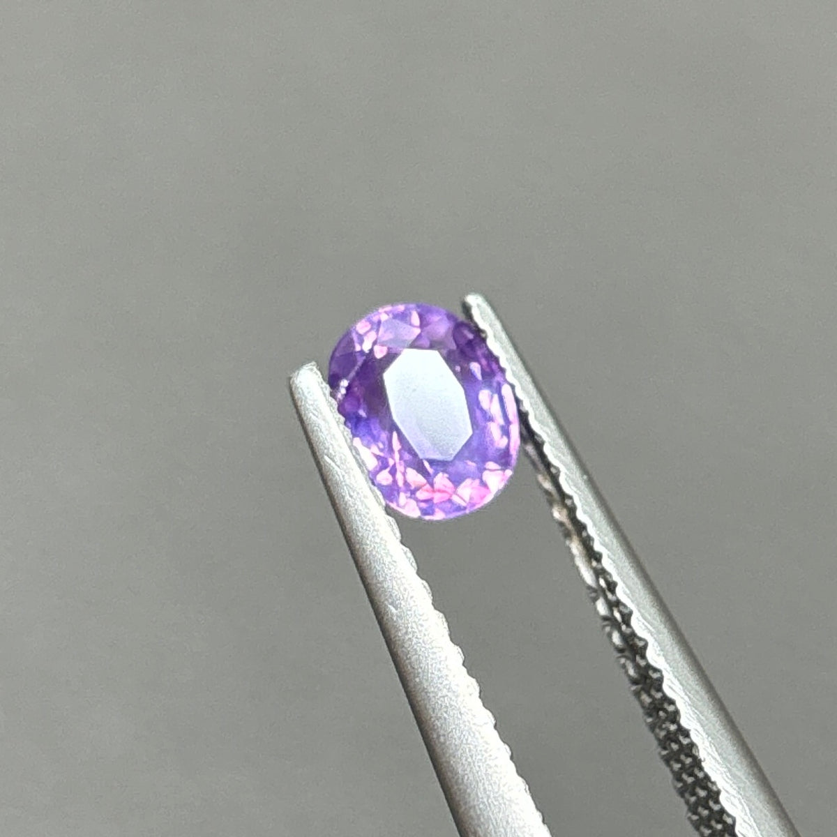 0,70ct Natural Purple Sapphire Vietnam. Cushion Shape. No Treatment Sapphire Luc Yen.