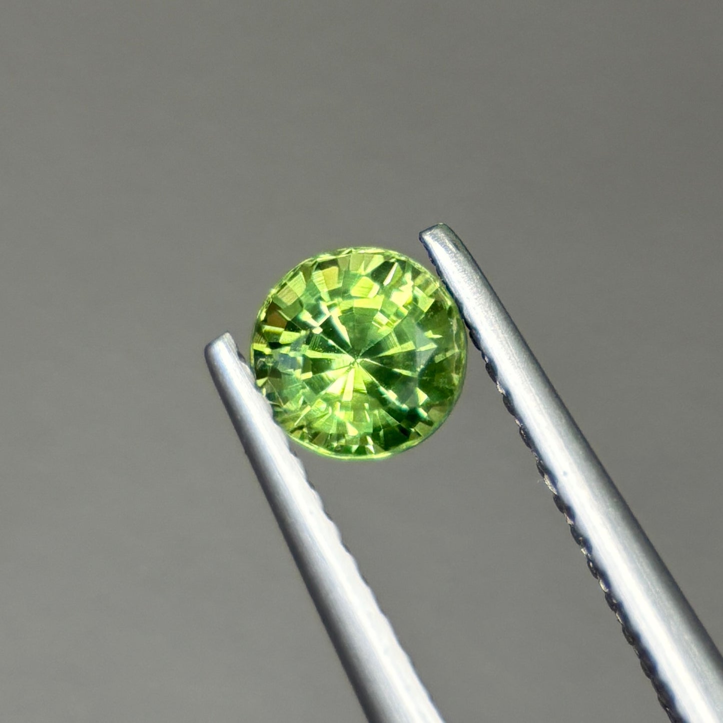 0,81ct Natural Green Sapphire Vietnam. Round Shape. No Treatment Sapphire Phan Thiet.