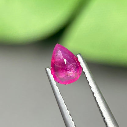 0,48ct Natural Ruby Viet Nam. Pear Shape. No Treatment Ruby Luc Yen.