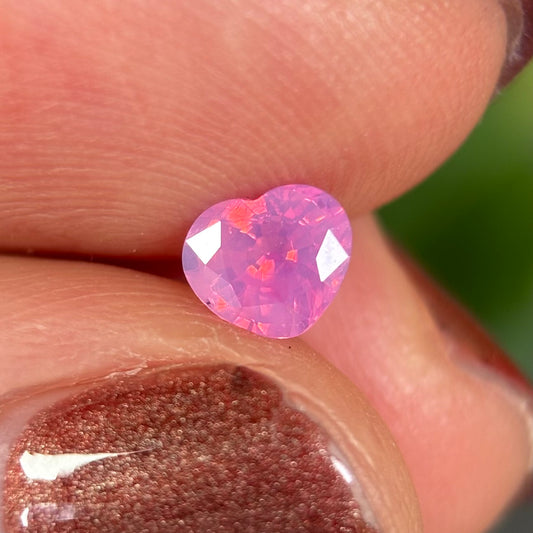 0.60 ct Natural Pink Milky Sapphire Vietnam. Heart Shape. No Treatment.