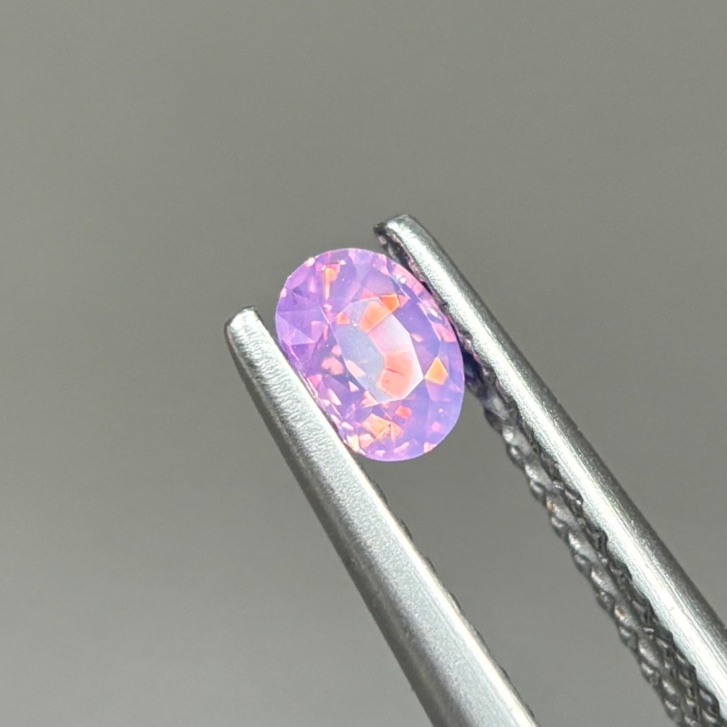 0,36ct Natural Pinkish Purple Milky Sapphire Vietnam. Oval Shape. No Treatment Milky Sapphire Luc Yen.