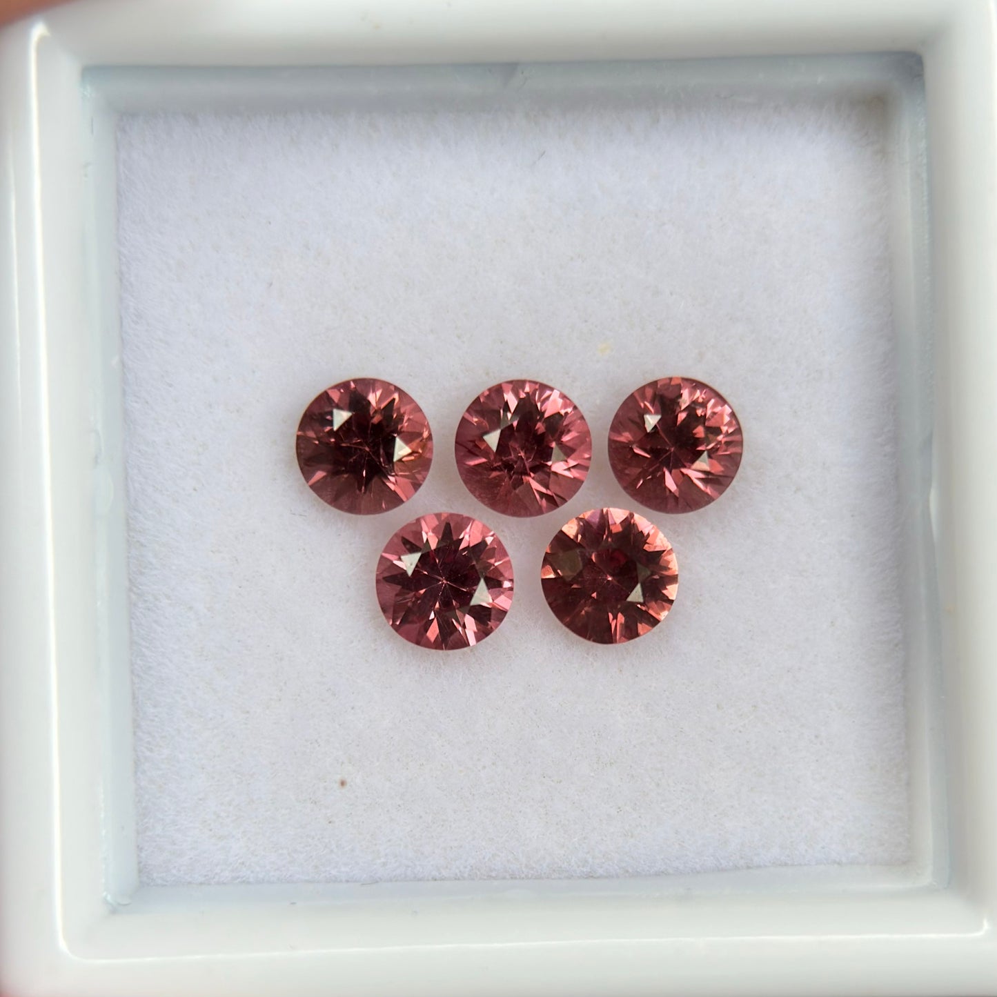 1,36 ct/ 5Pcs Natural Brownish Orange Spinel Vietnam. Round Shape.