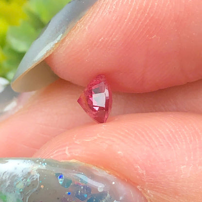 0,52ct Natural Oranghish Pink Spinel Vietnam. Cushion Shape. No Treatment Spinel Luc Yen.