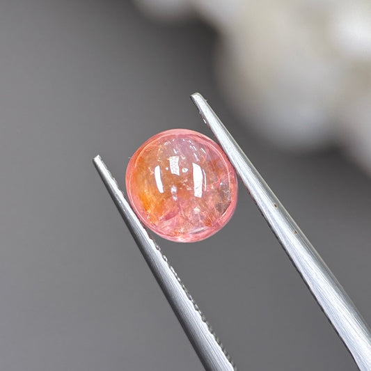 2,61ct Natural Orange Cacbochon Sapphire Viet Nam. No Treatment Sapphire Luc Yen.