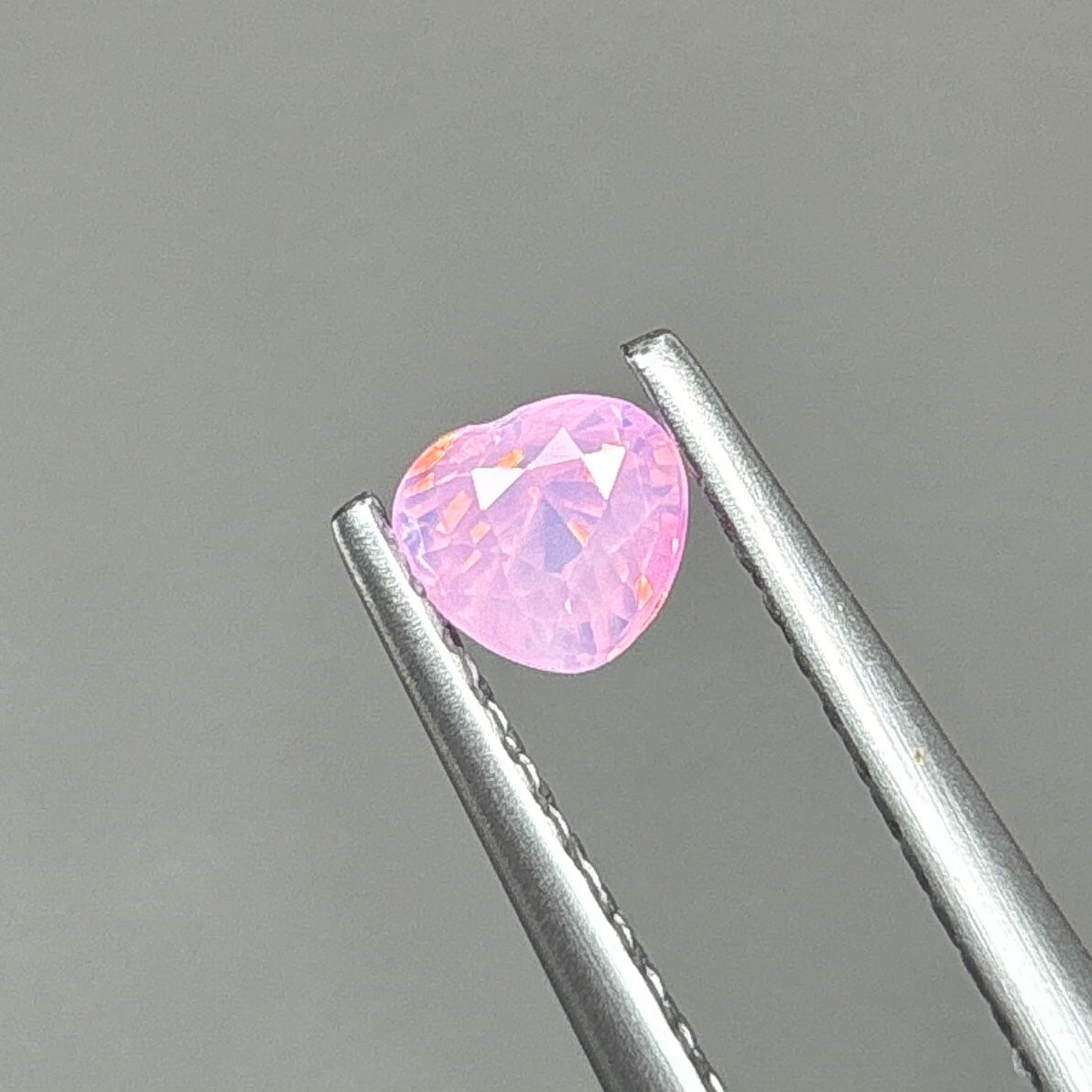 0,41ct Natural Pink Milky Sapphire Viet Nam. Heat Shape. No Treatment Milky Sapphire Luc Yen.