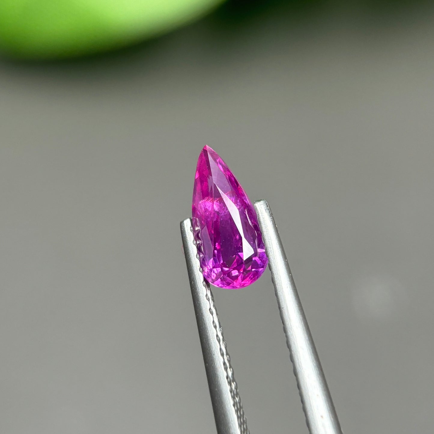1,06ct Natural Purple Sapphire Vietnam. Pear Shape. No Treatment Sapphire Luc Yen.