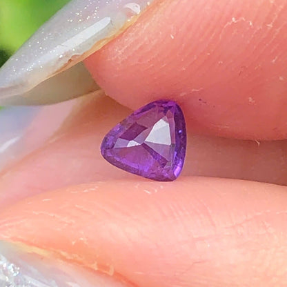 0,35ct Natural Purple Sapphire Vietnam. Trilliant Shape. No Treatment Sapphire Luc Yen.