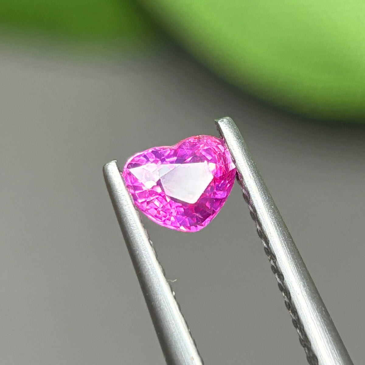 0,45ct Natural Purplish Pink Sapphire Viet Nam. Heart Shape. No Treatment Sapphire Luc Yen.