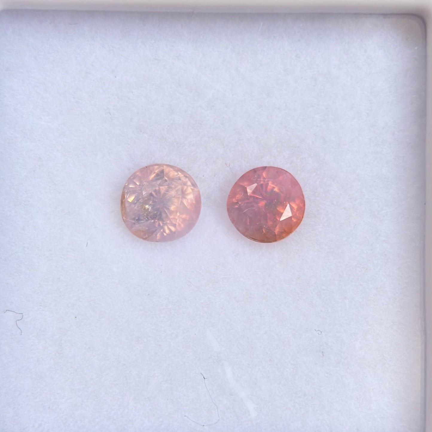 1.08ct/2Pcs Natural Pink Milky Sapphire Vietnam. Round Shape.
