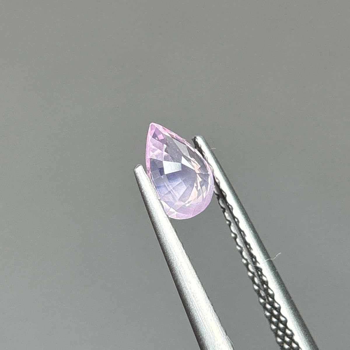 0,47ct Natural Pink Milky Sapphire Viet Nam. Pear Shape. No Treatment Milky Sapphire Luc Yen.