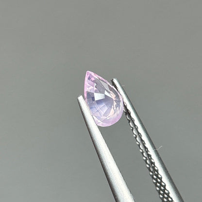 0,47ct Natural Pink Milky Sapphire Viet Nam. Pear Shape. No Treatment Milky Sapphire Luc Yen.