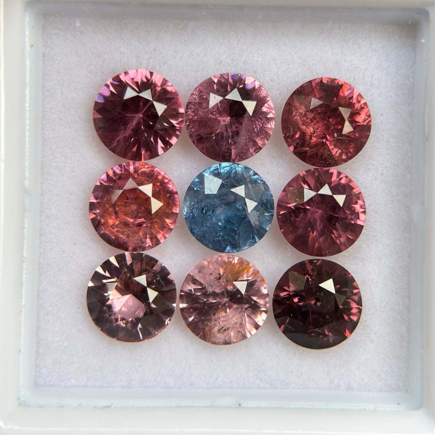5,65ct/9Pcs Natural Mix Color Spinel Vietnam. Round Shape.