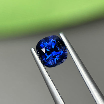 0,86ct Natural Blue Sapphire Vietnam. Cushion Shape. No Treatment Sapphire Luc Yen.