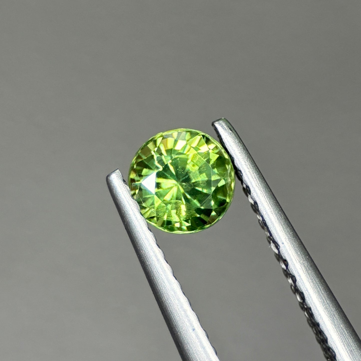 0,81ct Natural Green Sapphire Vietnam. Round Shape. No Treatment Sapphire Phan Thiet.