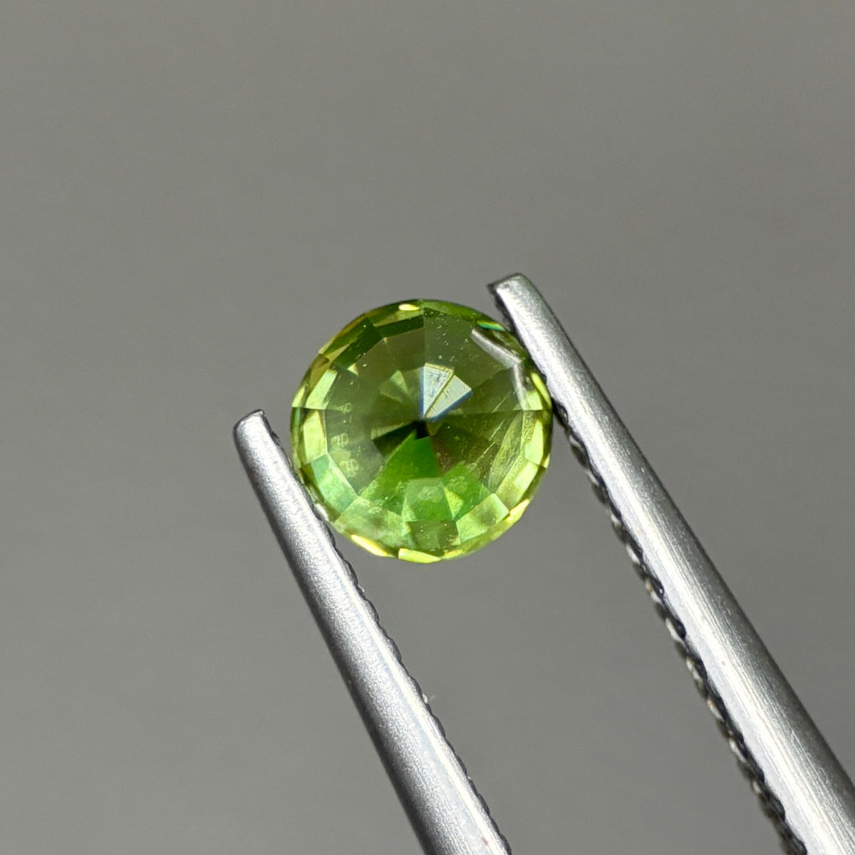 0,81ct Natural Green Sapphire Vietnam. Round Shape. No Treatment Sapphire Phan Thiet.