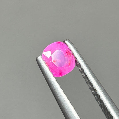 0,43ct Natural Pink Milky Sapphire Viet Nam. Cushion Shape. No Treatment Milky Sapphire Luc Yen.