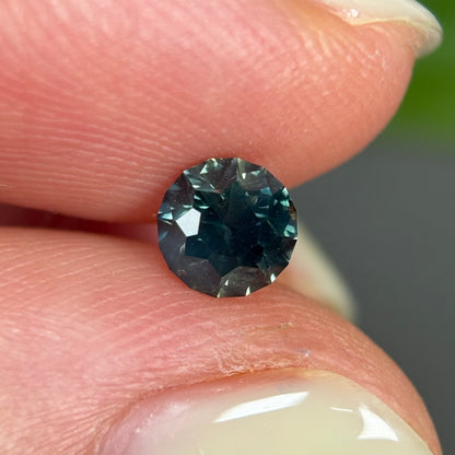 0,77ct Natural Dak Green Sapphire Vietnam. Round Shape. No Treatment Sapphire Luc Yen.