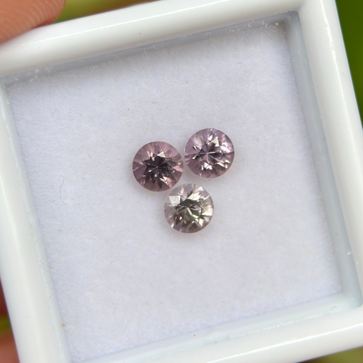 0,82 ct/ 3Pcs Natural Pink Spinel Vietnam. Round Shape.
