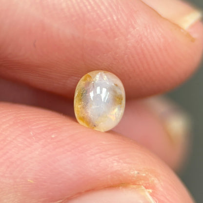 0,75ct Natural Yellowish White Cacbochon Sapphire Viet Nam. No Treatment Sapphire Luc Yen.