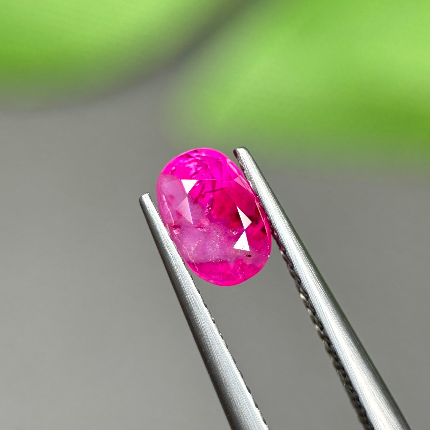 1,40ct Natural Ruby Viet Nam. Cushion Shape. No Treatment Ruby Luc Yen.