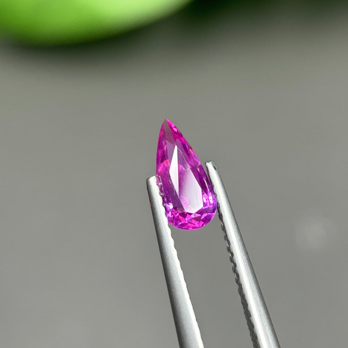 1,06ct Natural Purple Sapphire Vietnam. Pear Shape. No Treatment Sapphire Luc Yen.