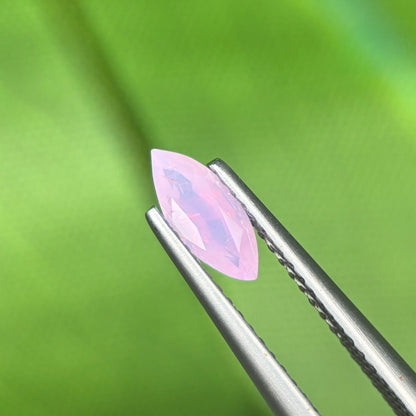 0,68 Natural Pink Milky Sapphire Vietnam. Trilliant Shape. No Treatment Milky Sapphire Luc Yen.