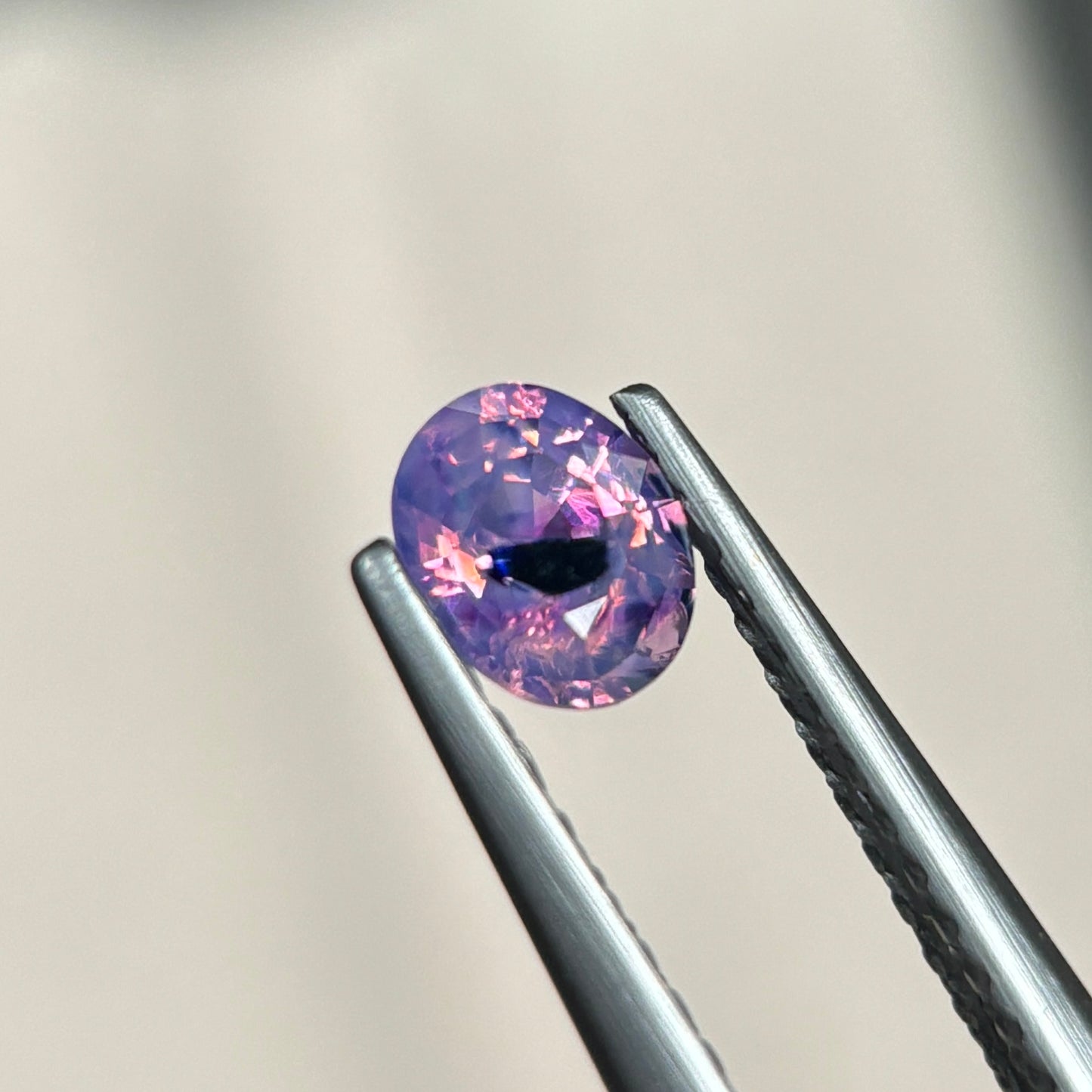 0,45ct Natural Pinkish Purple Milky Sapphire Vietnam. Oval Shape. No Treatment Milky Sapphire Luc Yen.