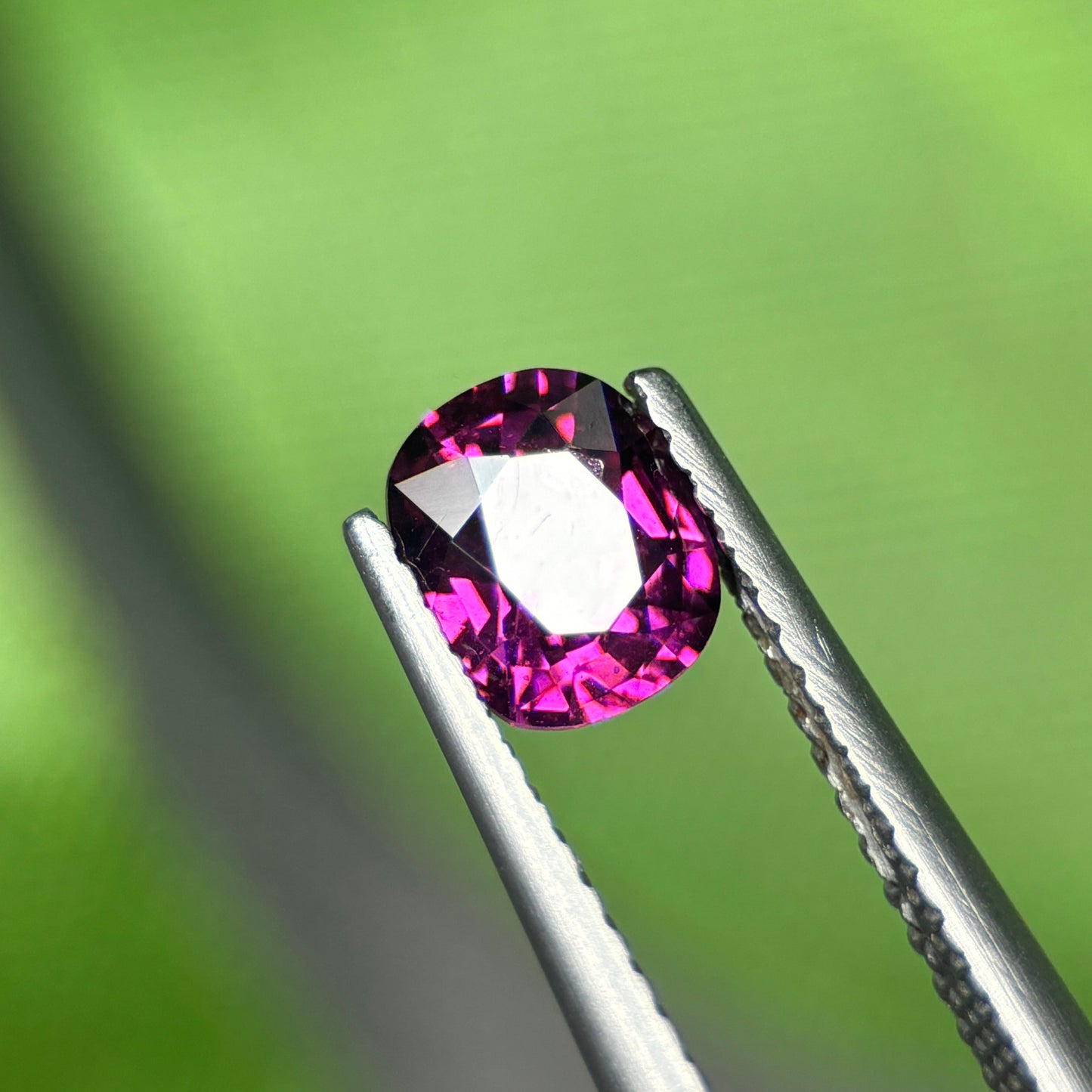 0,95 Natural Purple Sapphire Viet Nam. Cushion Shape. No Treatment Sapphire Luc Yen.