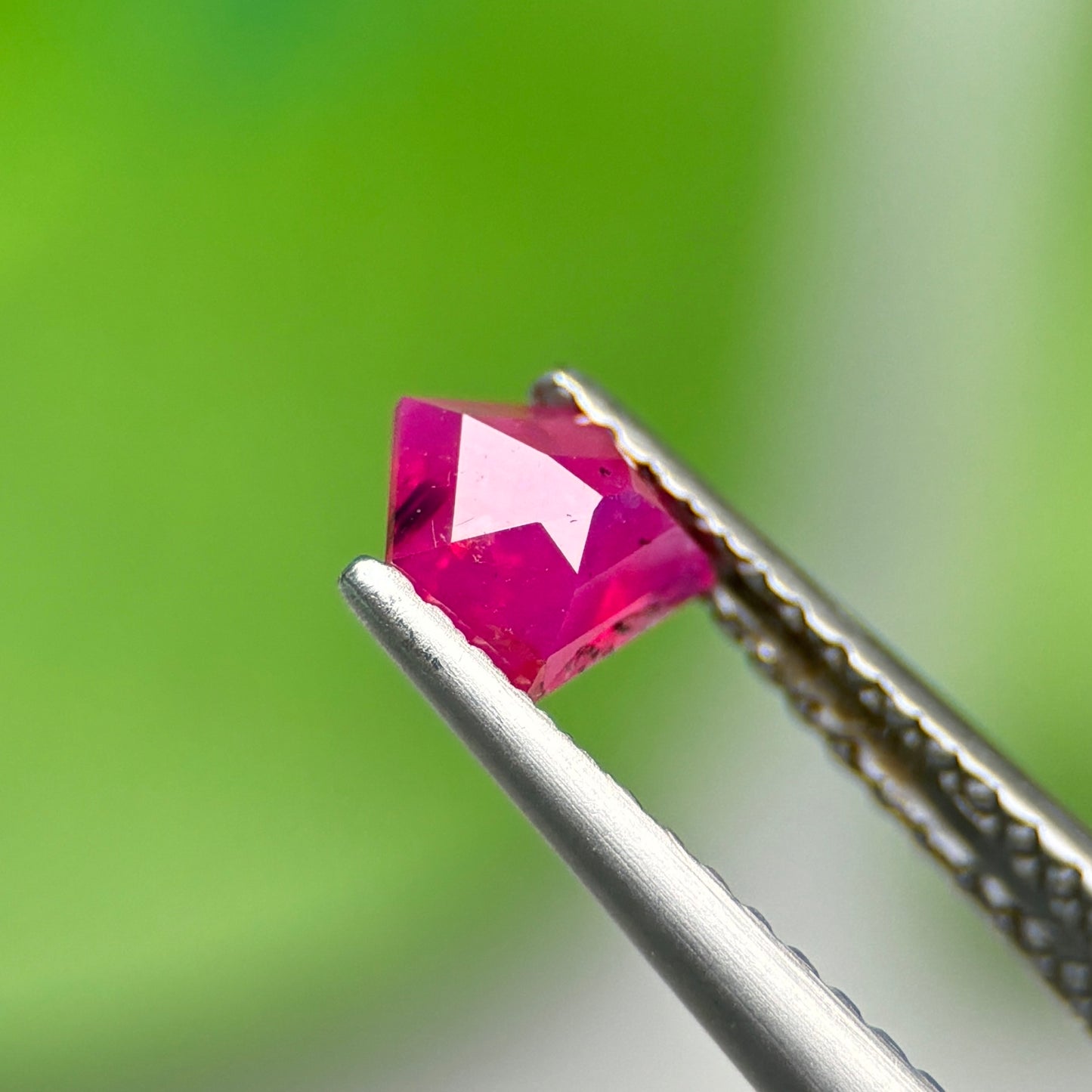 0,59ct Natural Ruby Vietnam. Freeform. No Treatment Ruby Luc Yen.