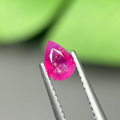 0,48ct Natural Ruby Viet Nam. Pear Shape. No Treatment Ruby Luc Yen.