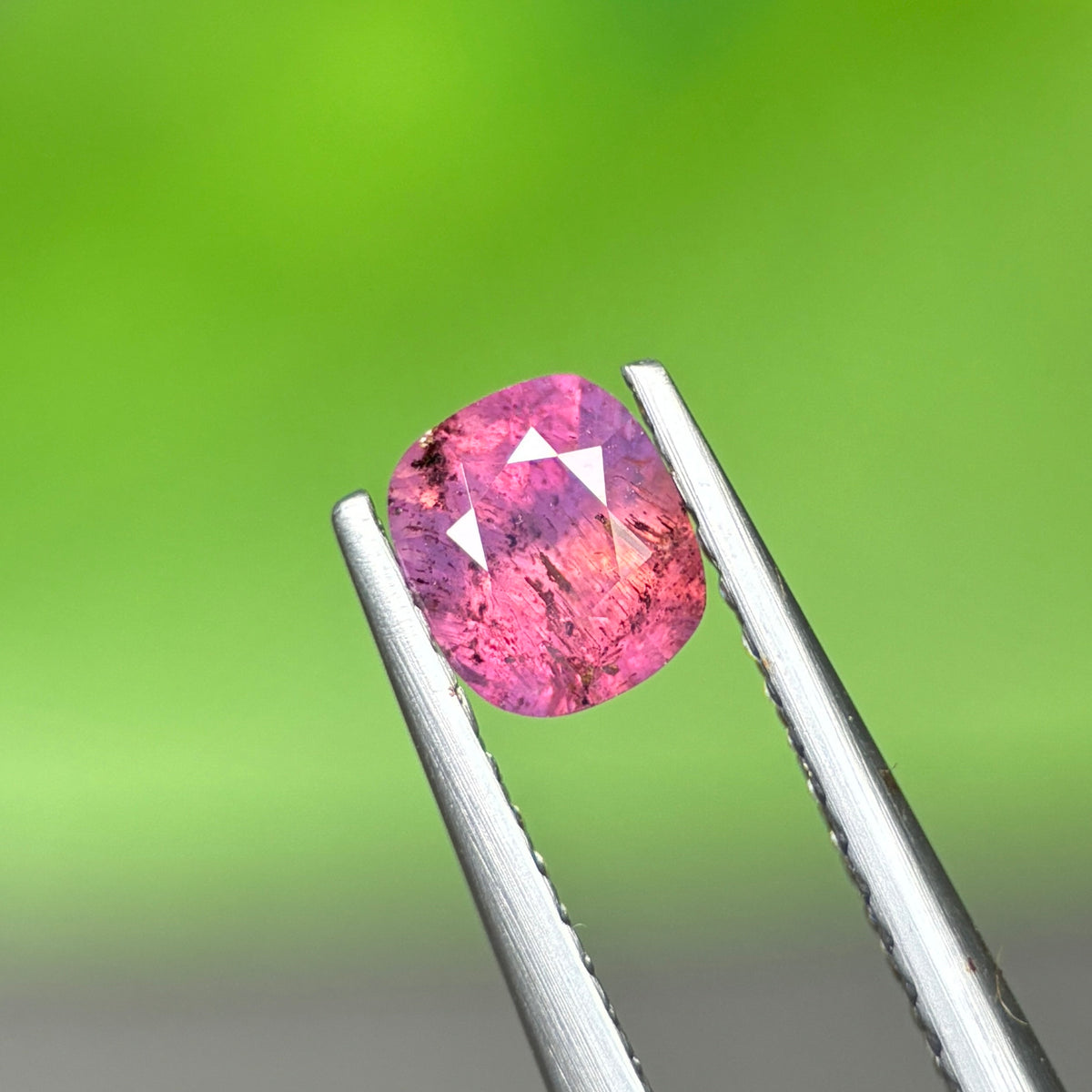 0,68ct Natural Orange Milky Sapphire Vietnam. Cushion Shape. No Treatment Milky Sapphire Luc Yen.
