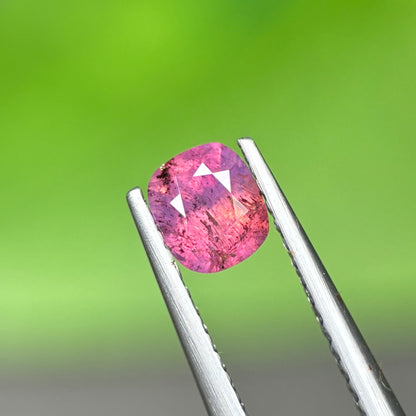 0,68ct Natural Orange Milky Sapphire Vietnam. Cushion Shape. No Treatment Milky Sapphire Luc Yen.