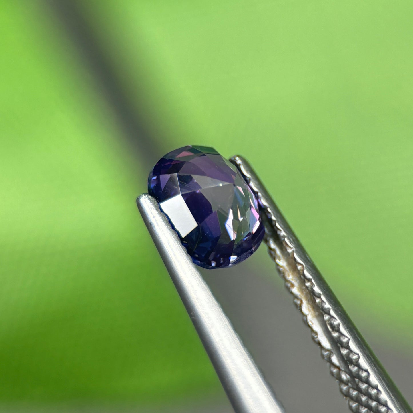 0,89 Natural Purple Sapphire Viet Nam. Cushion Shape. No Treatment Sapphire Luc Yen.