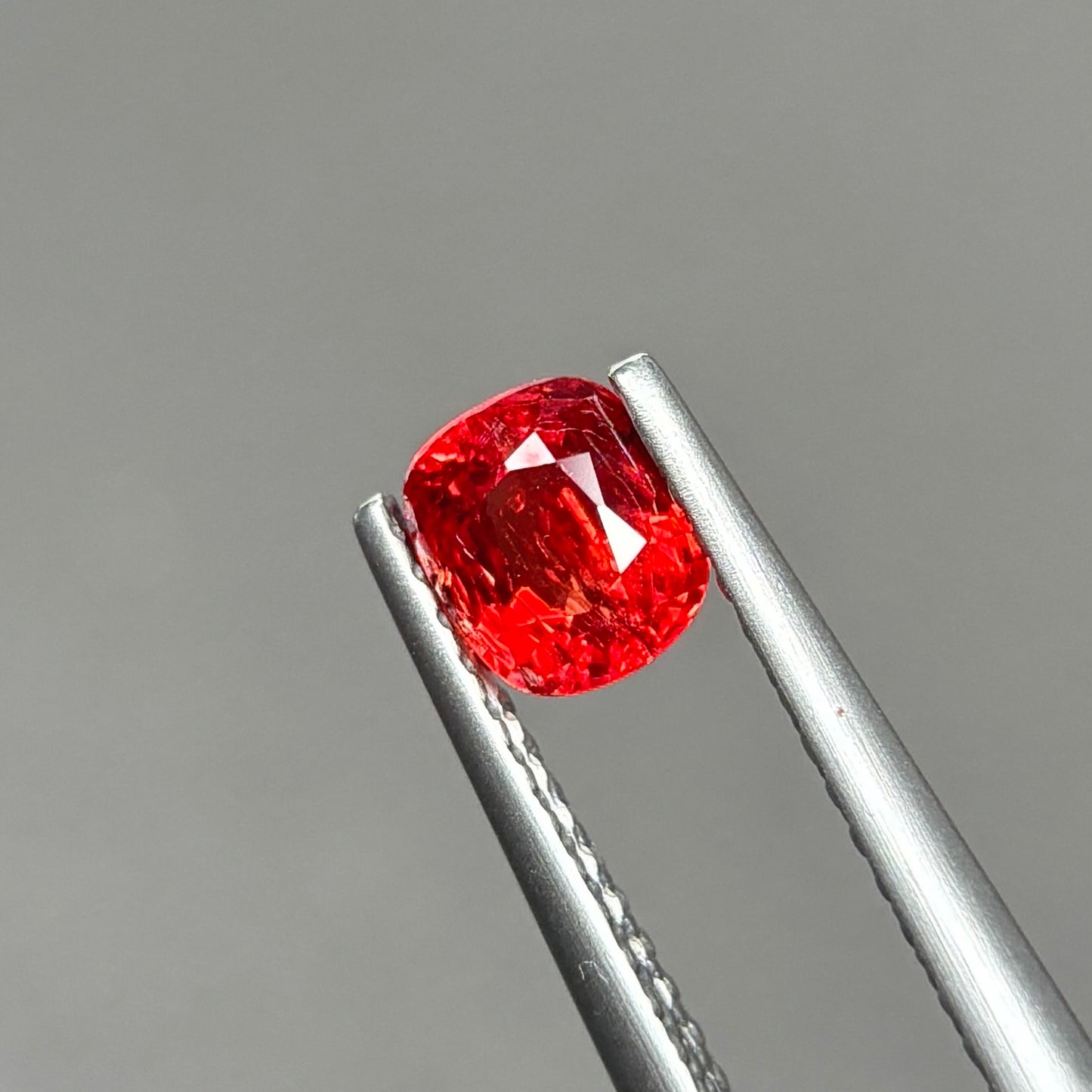 0,63ct Natural Red Spinel Viet Nam. Cushion Shape. No Treatment Spinel Luc Yen.