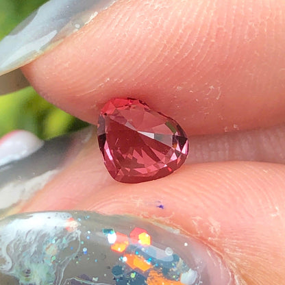 0,88ct Natural Brownish Pink  Spinel Vietnam. Heart Shape. No Treatment Spinel Luc Yen.