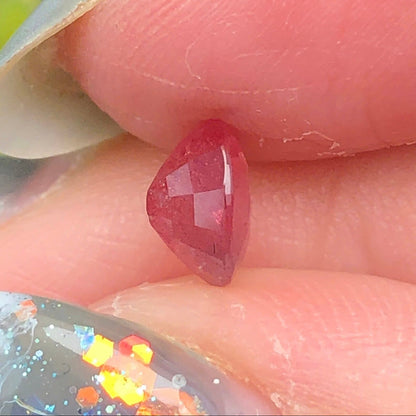 0,85ct Natural Orangish Pink Spinel Vietnam. Cushion Shape. No Treatment Spinel Luc Yen.